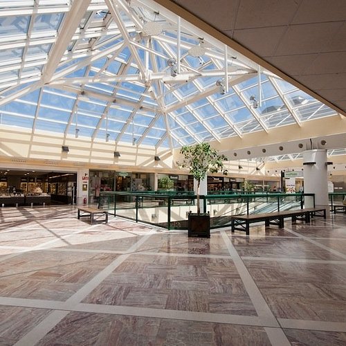Bari Plaza Shopping Complex Bari Plaza Shopping Complex