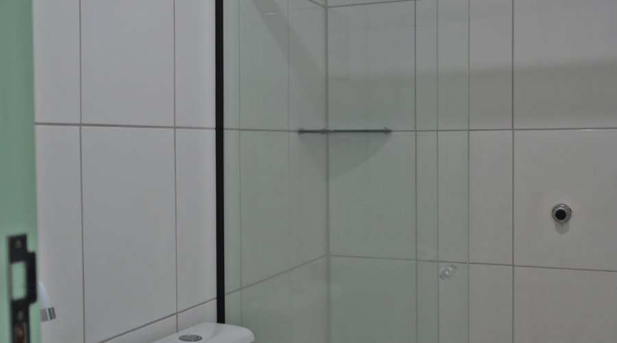 Todos equipados com Ar condicionado, cama box, banheiro privativo com ducha quente/fria, TV e Wi