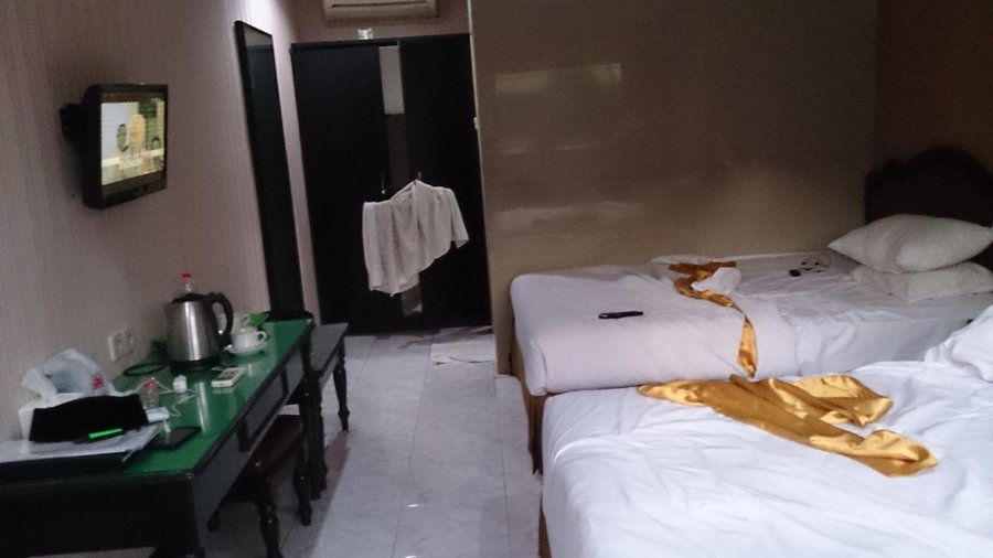 sudut tempat tidur sebelah kiri gelap