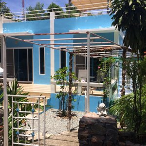 Eine Insel wo man zur Ruhe kommt. Ein Bungalow mit sehr freundlichen Personal. Man spricht Thai.