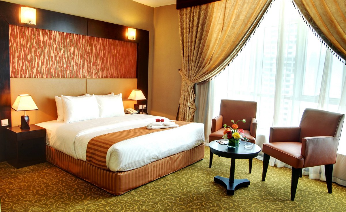 Tulip inn al khan 4. Шарджа Аль Хан отель. Golden Tulip Sharjah Hotel. Aryana Hotel. Red Castle Hotel 4 Шарджа.