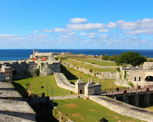 Premium Photo  View of the atlantic ocean from the fortress of san carlos  de la cabana in havana cuba