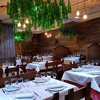 Salón con una capacidad de 75 personas