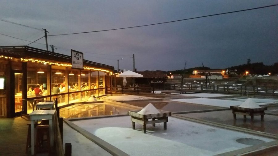 SALARIUM. Deslumbrante vista ao anoitecer das Salinas de Rio Maior