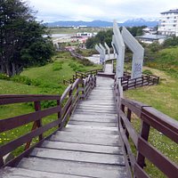 CAMINO ENTABLONADO y BIEN SEÑALIZADO