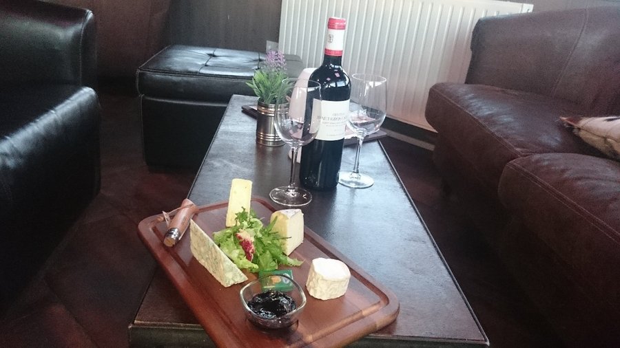 Super ambiance le moo bar à changer de concept n'hésitez pas à allez jette un œil
