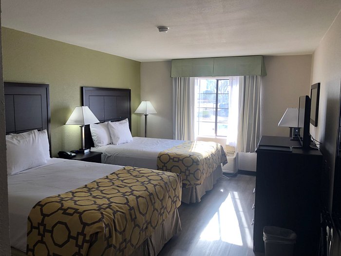 Super Bowl 2023: Phoenix hotel rooms are few; prices sky high