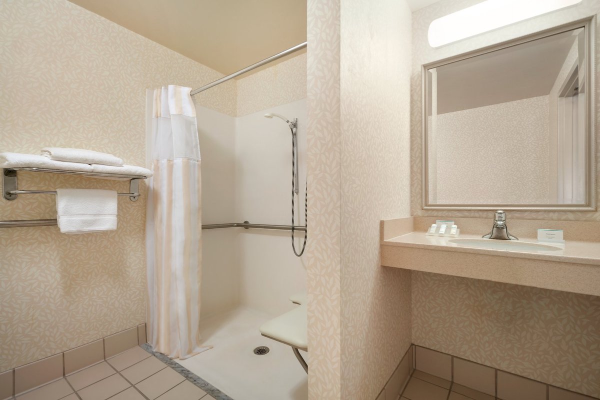 Hilton Garden Inn Wilkes Barre - hotel rooms