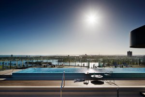 Pool & Beach