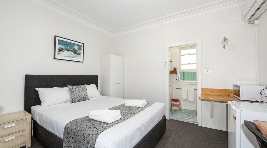 DOUBLE ROOM