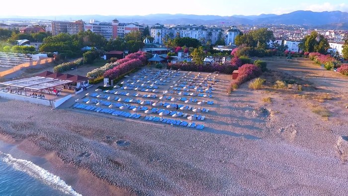 The garden beach hotel