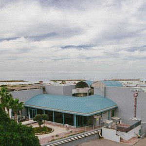 Sea view and entrance of the hotel Regina Goren