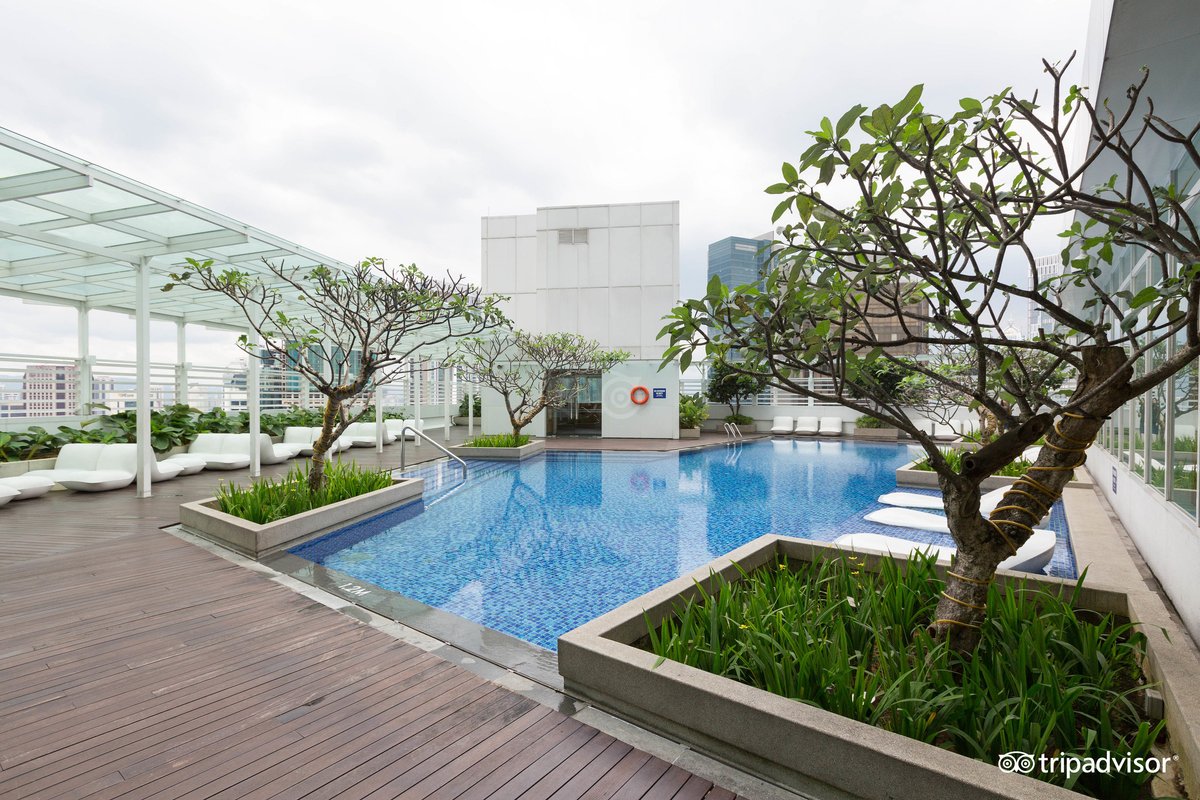 Oasia Suites Kuala Lumpur by Far East Hospitality Pool: Pictures ...