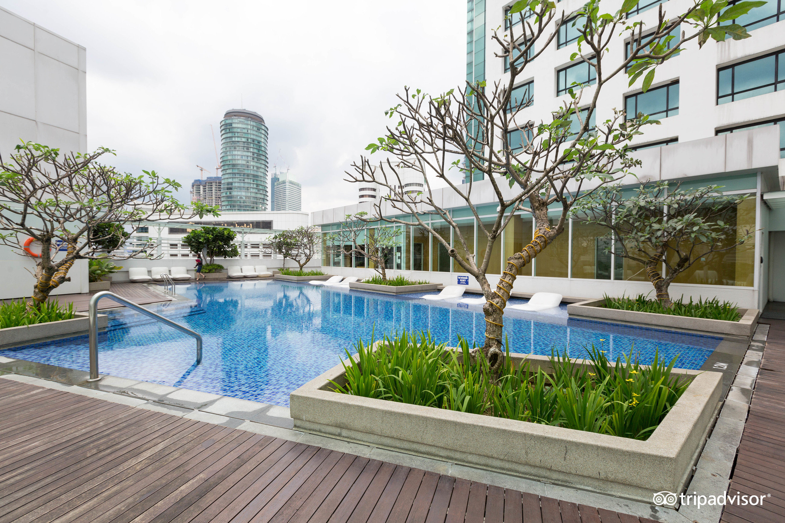 OASIA SUITES KUALA LUMPUR BY FAR EAST HOSPITALITY R M 2 5 3