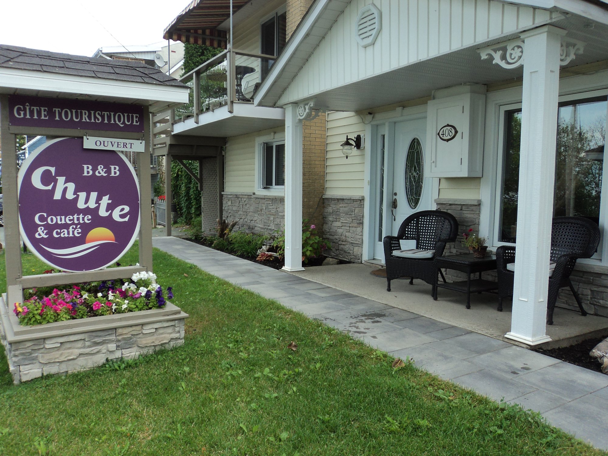 B&B CHUTE COUETTE CAFE - Prices & Inn Reviews (Notre-Dame-du-Portage ...