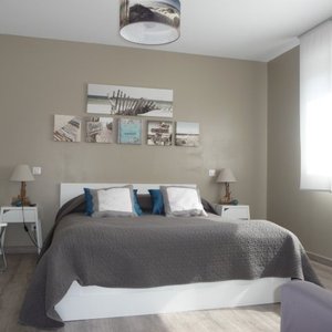 chambre bleue accessible personnes à mobilité réduite