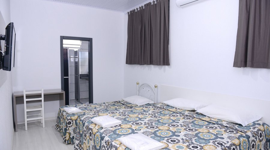 Apartamento master 04 (banheiro, wi fi, frigobar, ar condicionado split, tv led 32")