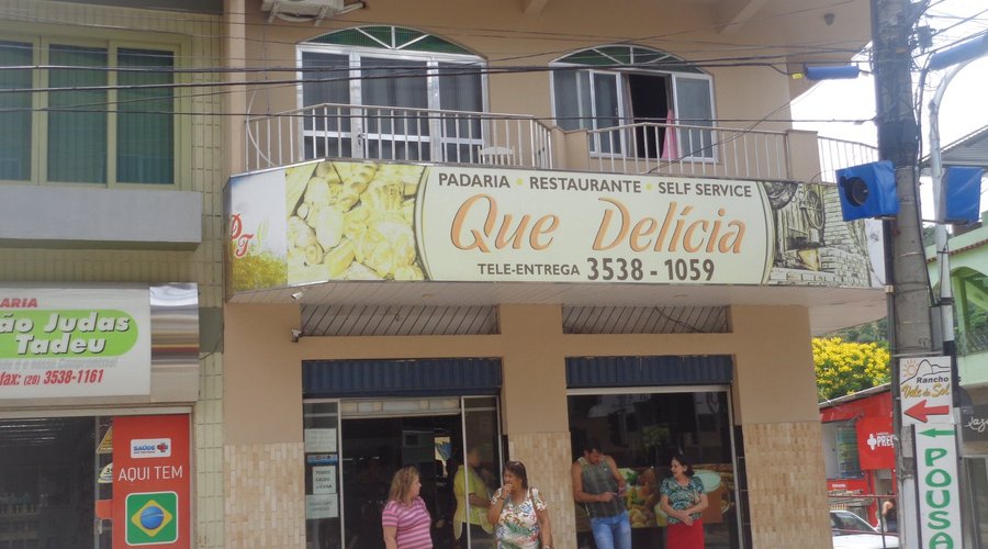 Um lugar simples mas,de uma comidinha gostosa.