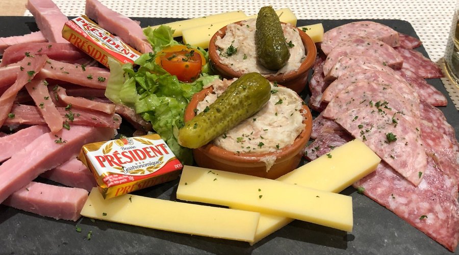 Verrine à la betterave, mojito, planche apéritive, entrecôte, potence de magret de canard et pou