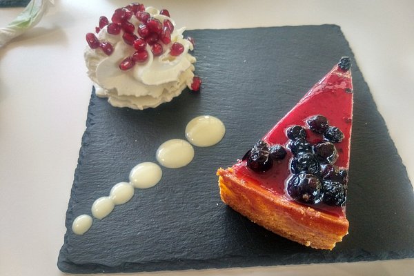 Per il compleanno di Nicola: una torta con 50 candeline rosse - Photo de I  Giardini dell'Erbavoglio Sala Ricevimenti Sharing, Castellana Grotte -  Tripadvisor