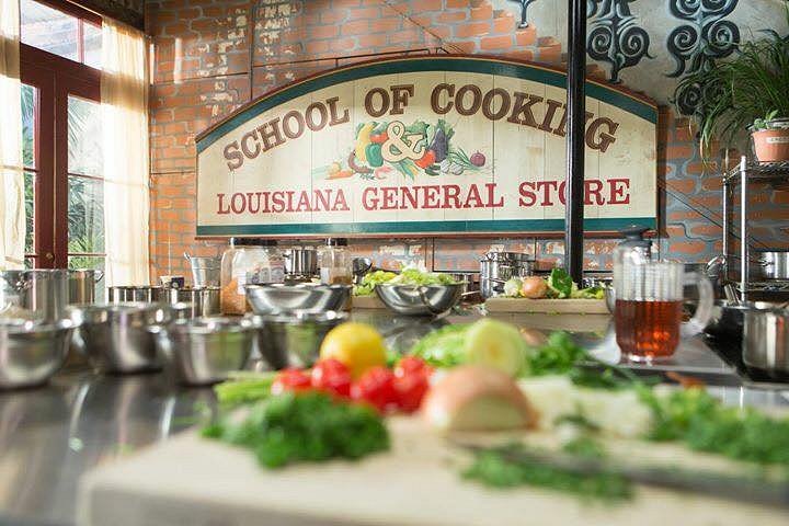 Oil Stopper & Pourer - New Orleans School of Cooking