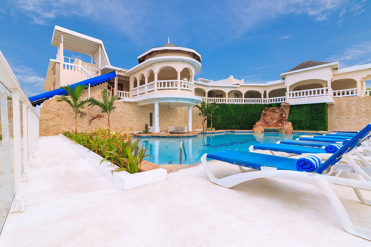 Travellers Beach Resort, hotel in Jamaica