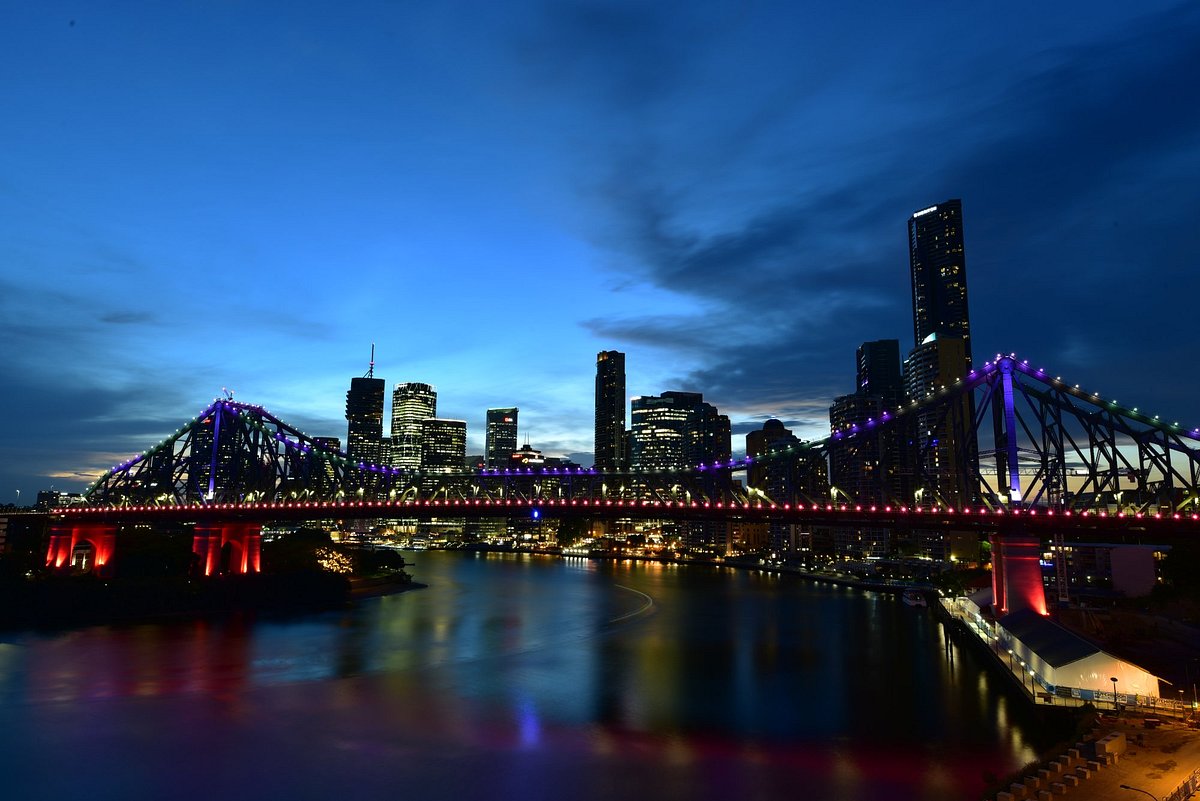 Guided tour of Brisbane, Australia from South Bank Parklands to New Farm