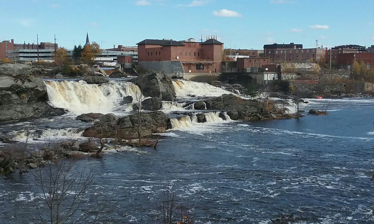 Lewiston%2C+Maine%3A+Giant+Lobster+Emerges+from+Androscoggin+River