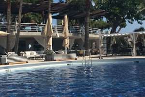 Pool & Beach