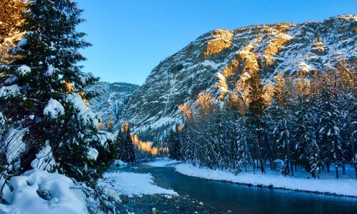 Skiing the trails along the Methow River