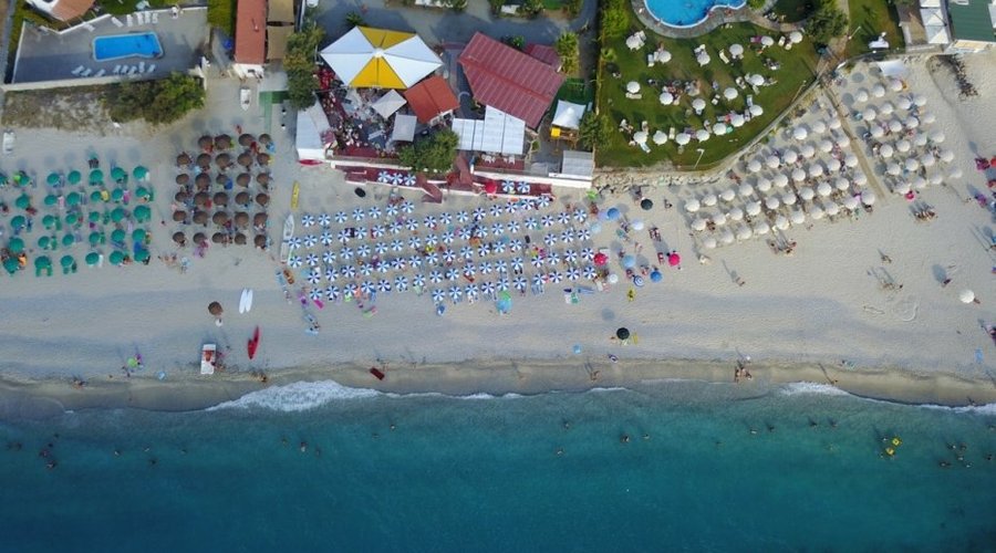Una vista della spiaggia dal drone