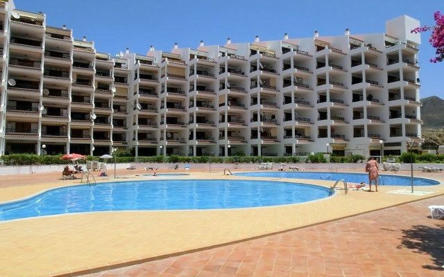 San Marino Pool area, pre-2017 renovations.