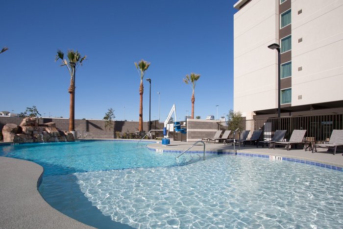 Homewood Suites by Hilton Las Vegas City Center Pool: Pictures ...