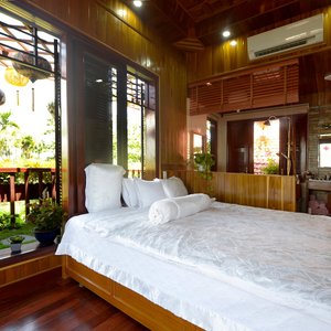 Room by riverside view 