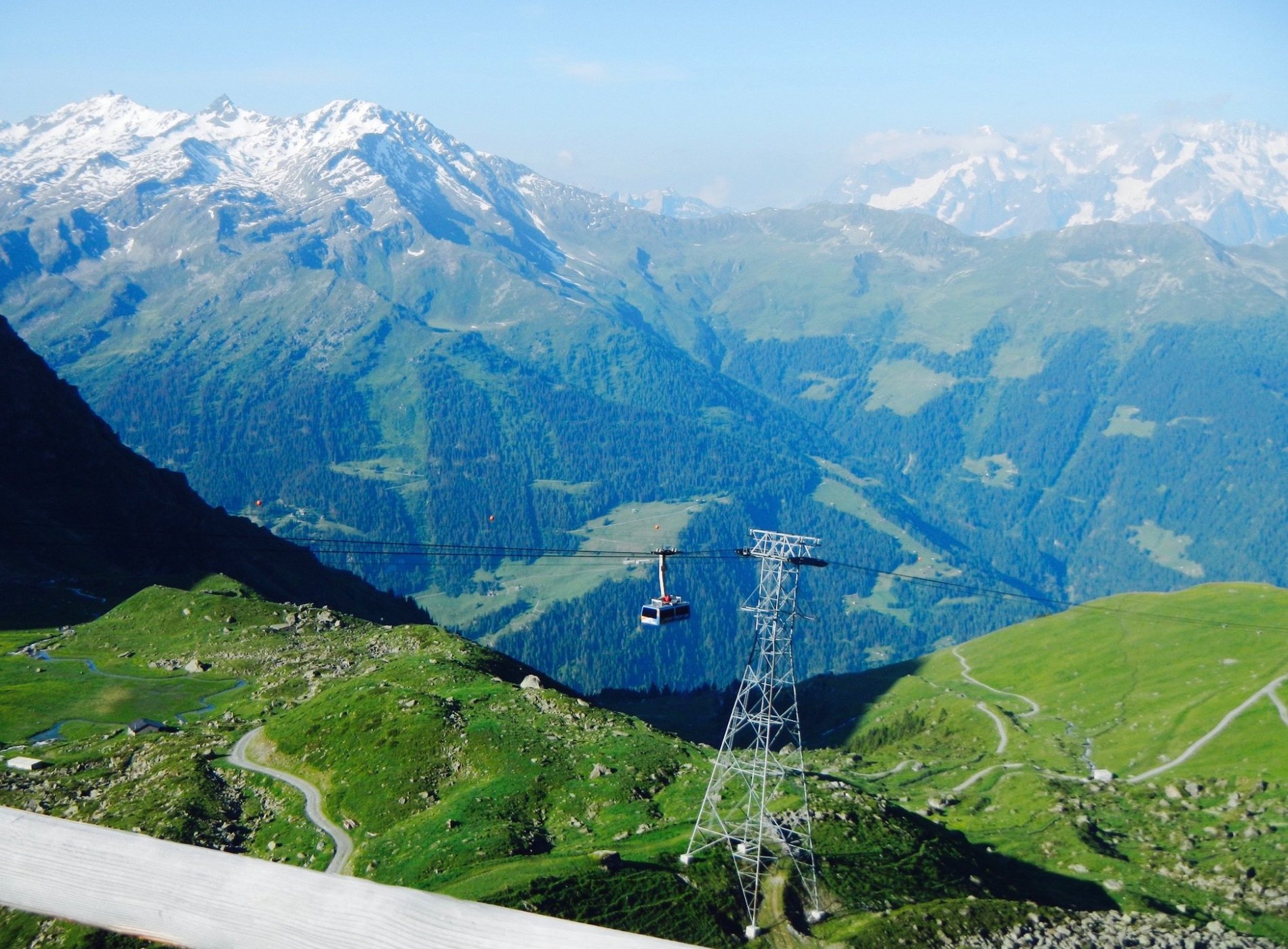 Cabane Mont Fort by Google