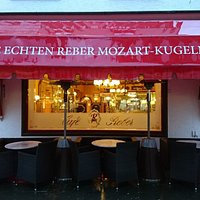 Altes Café von der Straßenansicht