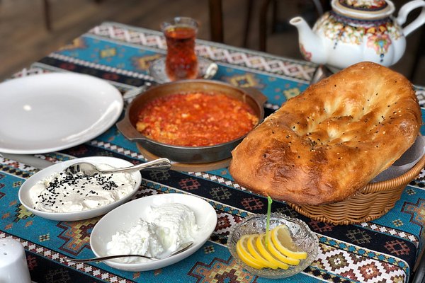 Наслаждайтесь завтраком в Баку