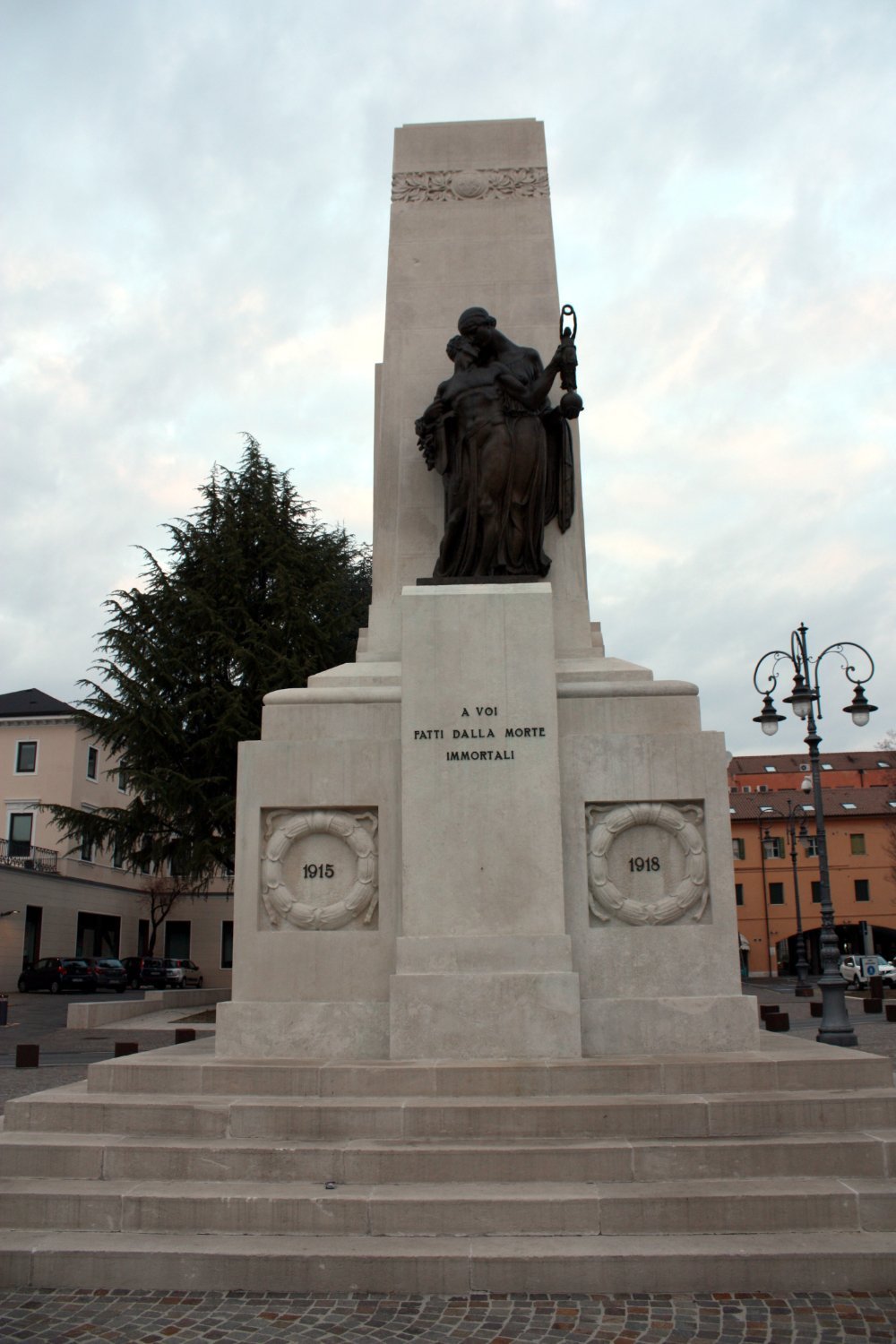 Monumento Ai Caduti Della I Guerra Mondiale (Montebelluna) - 2022 Alles ...