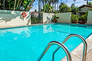 Piscine et plage