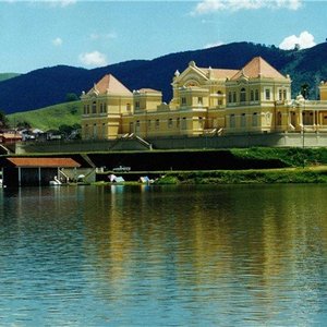 O cassino e o lago em Lambari. Beleza que não se mede!