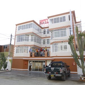 La fachada del hotel.