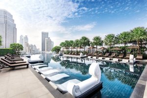 Pool & Beach