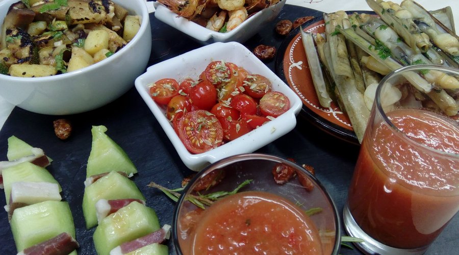 Tábua do dia com lingueirão, gambas, gaspacho, etc.