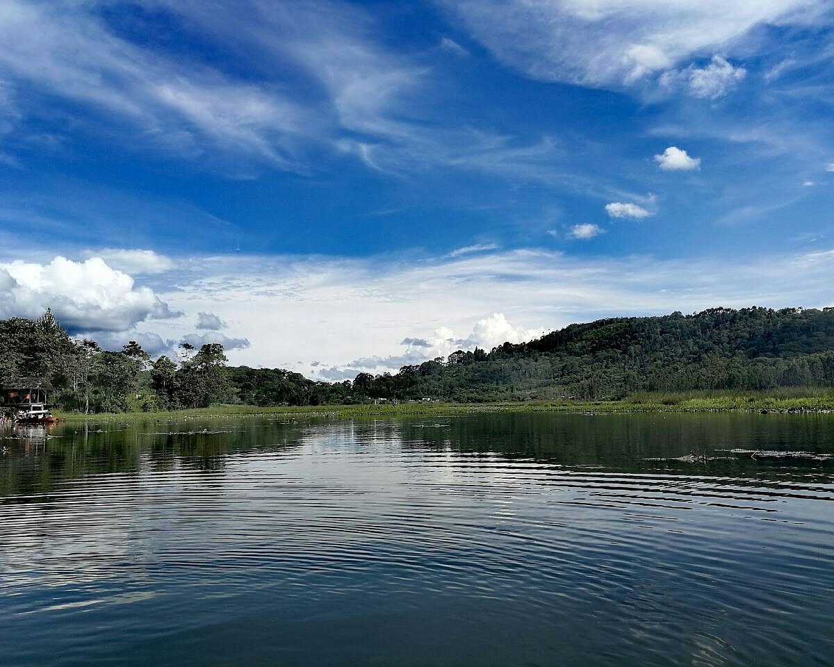 LAGUNA DE LA ISLA PASCO PERÚ