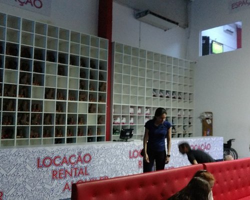 Com jogos eletrônicos, bar em São Paulo é playground para adultos