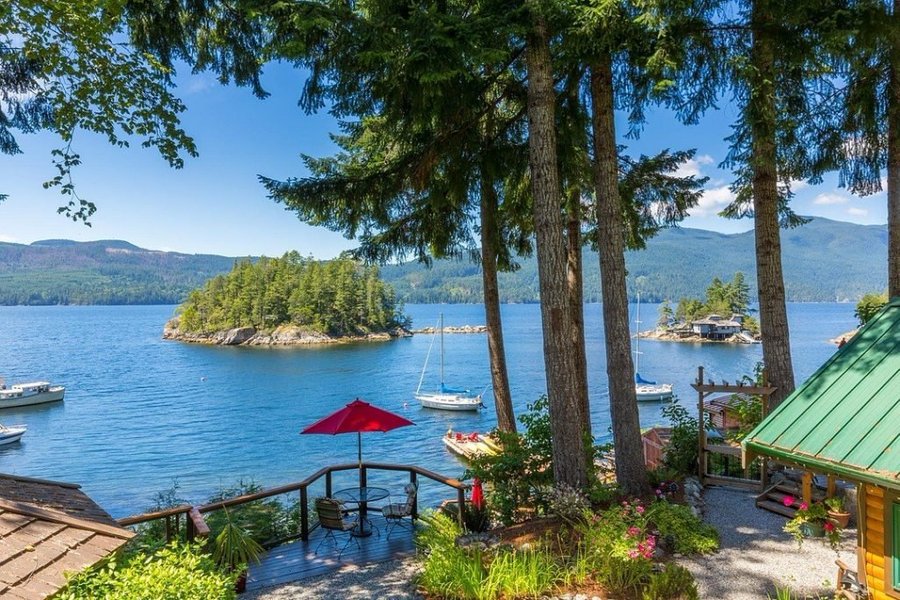 TRANQUILITY BAY WATERFRONT INN - Prices & Reviews (Sechelt, Sunshine Coast)