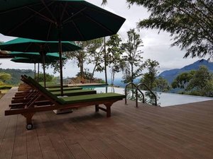Pool & Beach