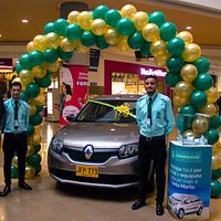 Nuestro equipo de trabajo con la mejor disposición para entregar el carro.