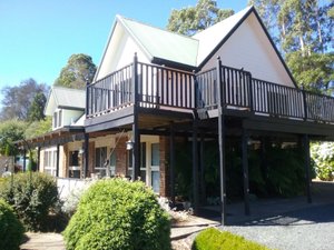 Robin's Nest Bed & Breakfast in Wilmot