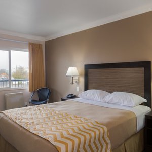 1 Queen Bed Non Smoking